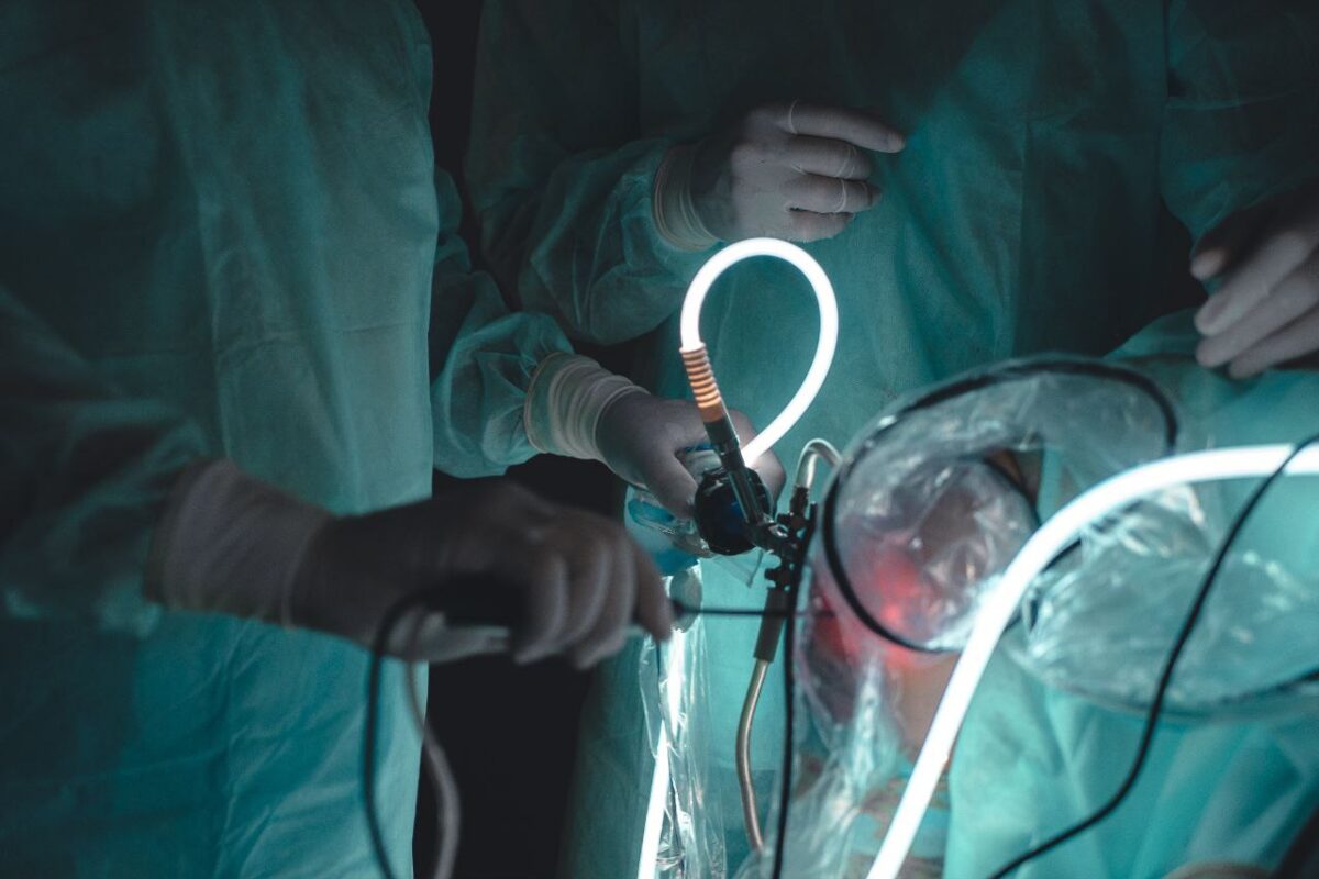 Артроскопія колінного і плечового суглоба в Києві - МЦ ADONIS у Києві