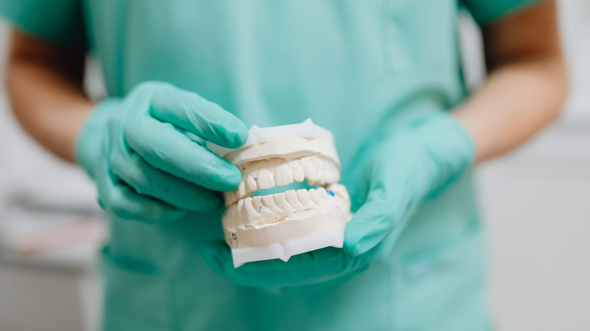 Ортодонтия Ортодонтическое лечение зубов в ADONIS?