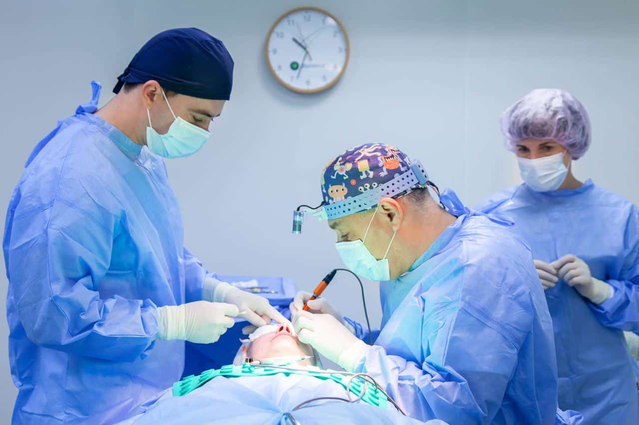 Лазерная псевдоблефаропластика в ADONIS, Киев