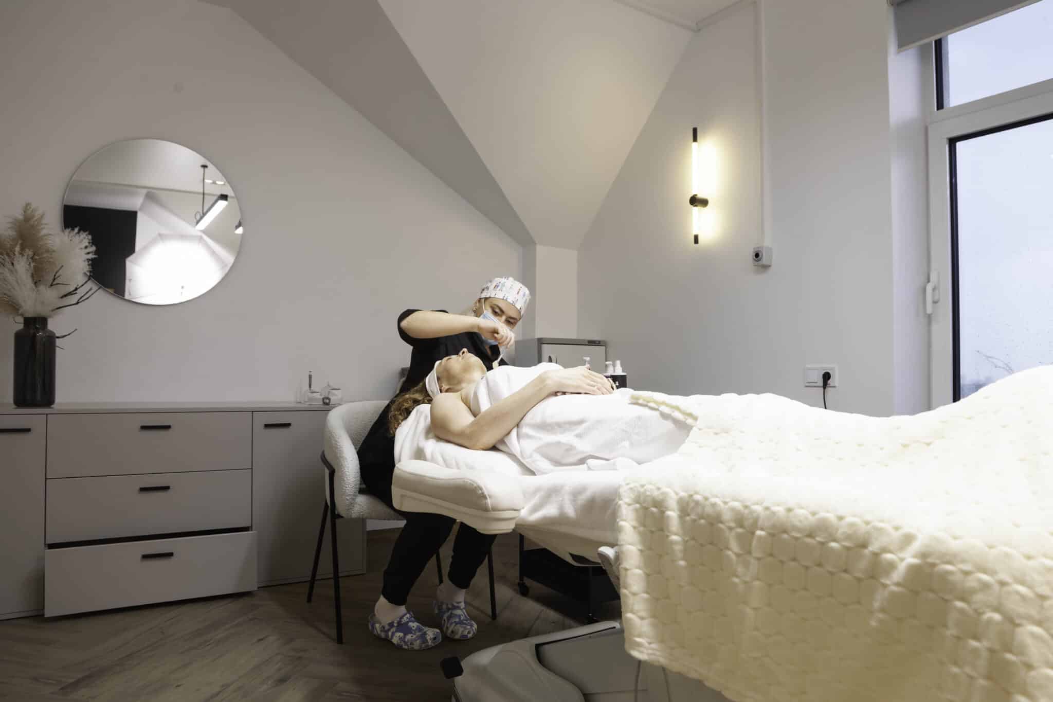 Медицинский хирургический центр на Подоле Косметология ADONIS BEAUTY на Спасской, 39, в Киеве