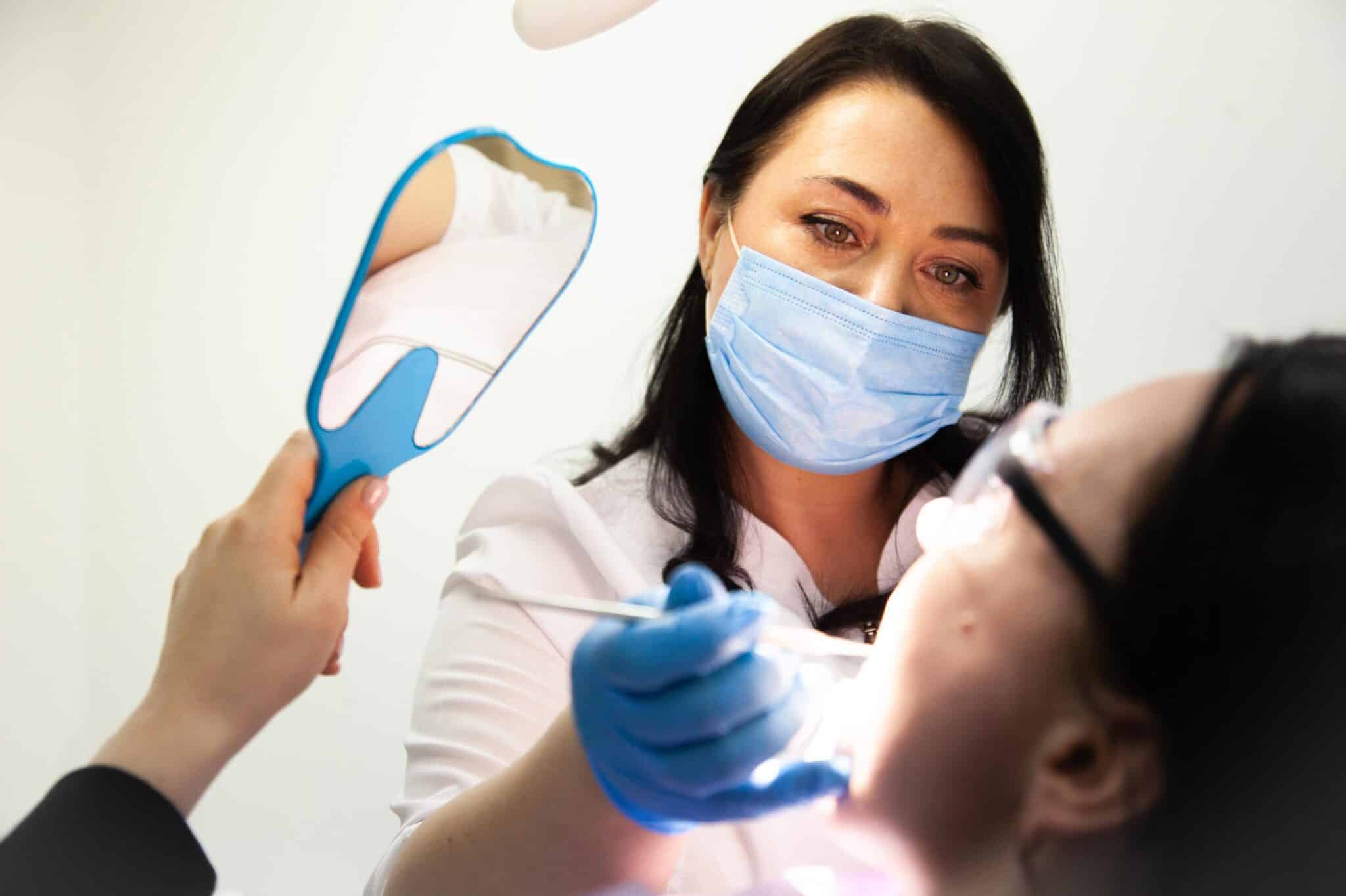 Лечение каналов под микроскопом Лечение каналов под микроскопом в Киеве в ADONIS