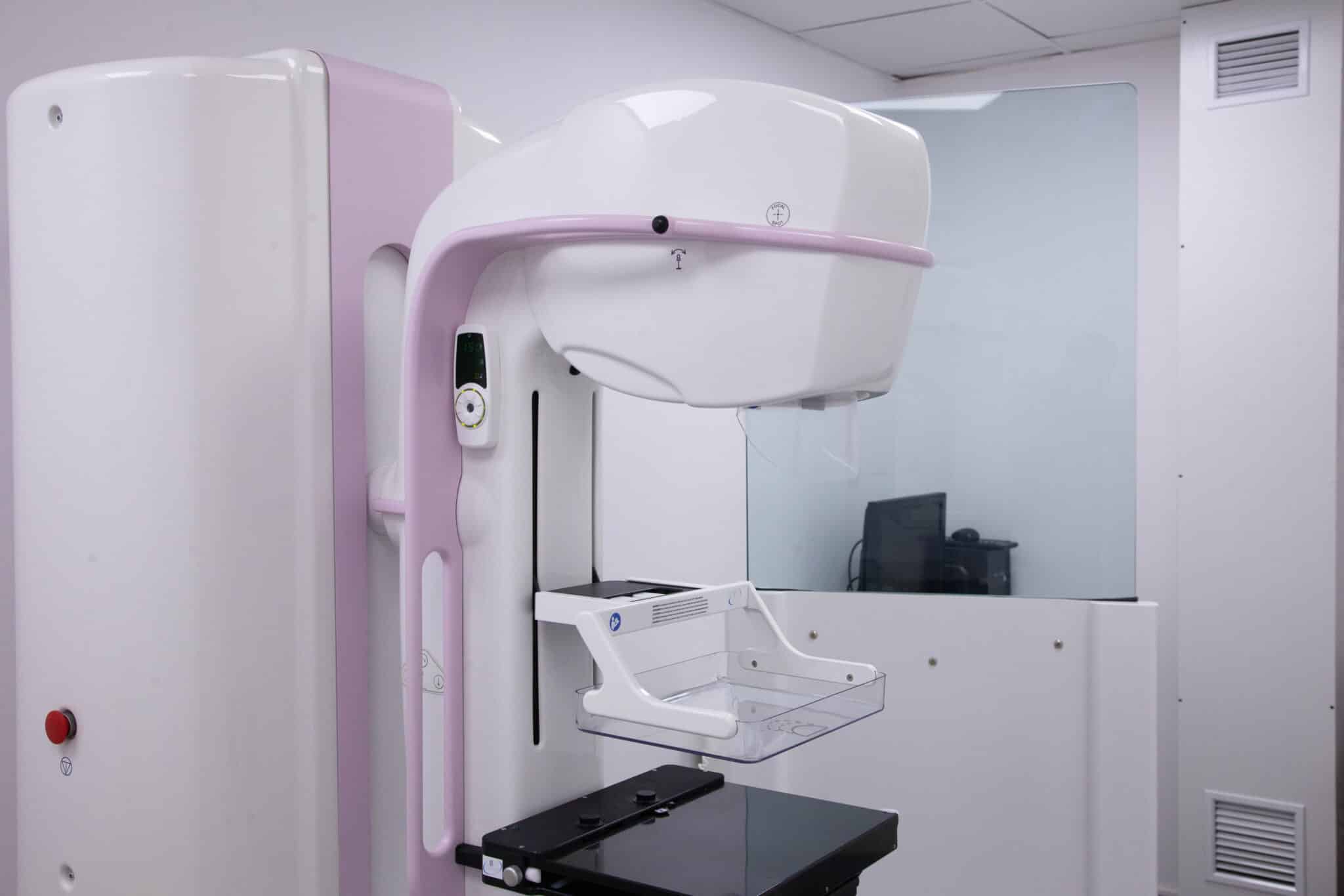 Мамолог у Києві В ADONIS використовується цифровий маммограф