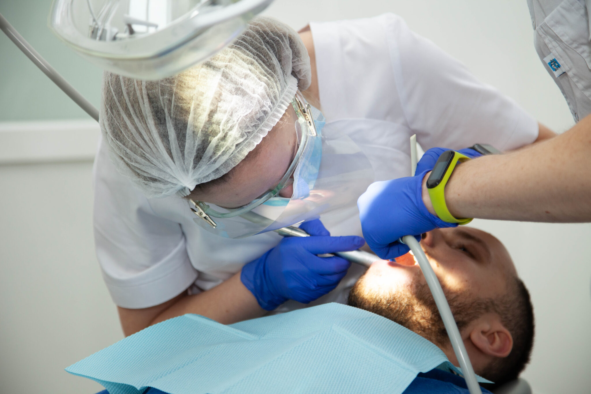 Чистка зубов в Киеве. Цена профессиональной чистки зубов в ADONIS