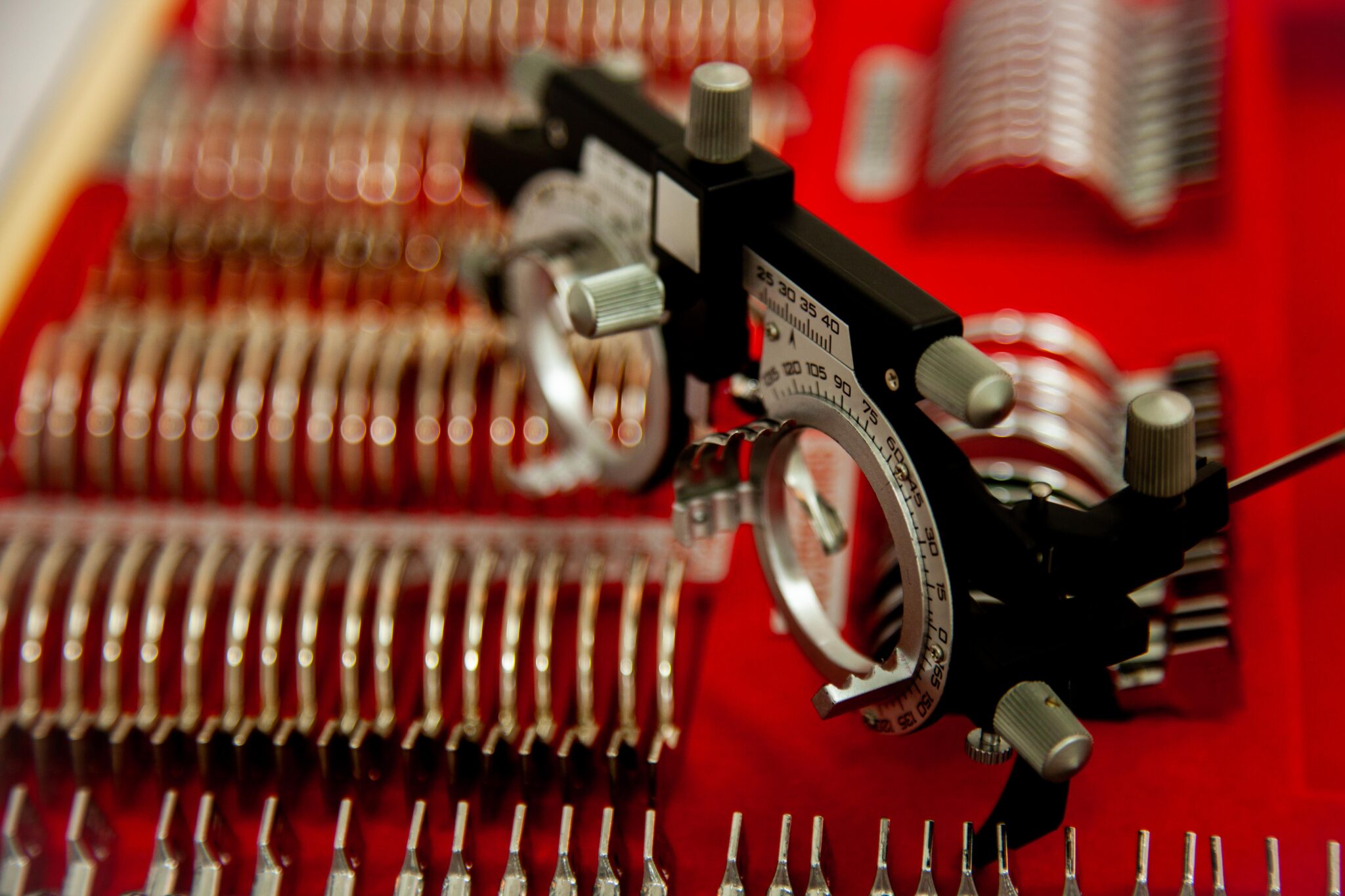 Безкоштовна перевірка зору у Києві за НСЗУ Бесплатная диагностика зрения в клинике ADONIS